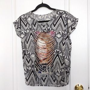 3/$20 Grunge top with shredded/distressed print
